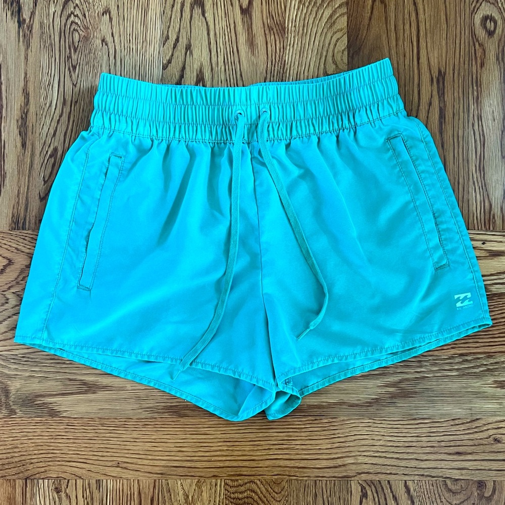 BILLABONG shorts 💚